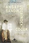 Ahşap Sandık Üzerindeki Çocuk by Leon Leyson