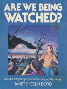 Are we being watched?: True UFO sightings by children around the world (Paperback)