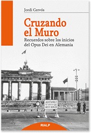 Cruzando el Muro: Recuerdos sobre los comienzos del Opus Dei en Alemania (Paperback)