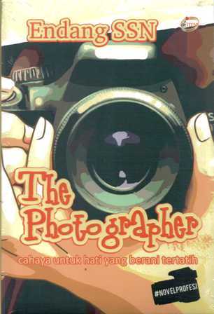 The Photographer: cahaya untuk hati yang berani tertatih