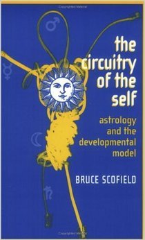 The Circuitry of the Self: Astrology and the Developmental Model (Paperback)
