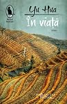 În viață by Yu Hua