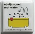 Nijntje speelt met water: een bed-bad-box boekje
