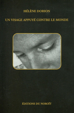 Un visage appuyé contre le monde
