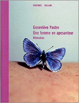 Une femme en apesanteur