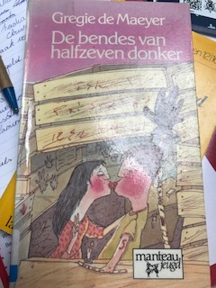 De bendes van halfzeven donker