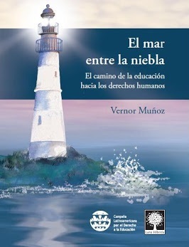 El mar entre la niebla