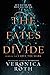 The Fates Divide (Carve the...