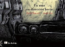Un auto en dirección hacia