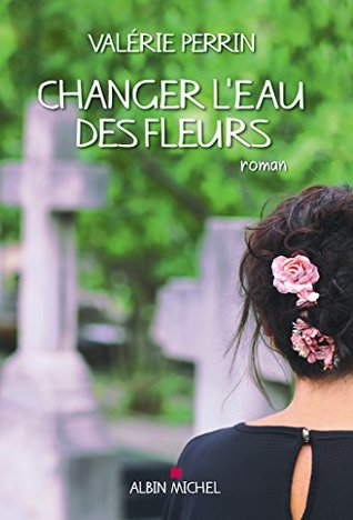 Changer l'eau des fleurs
