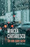 Un om care scrie:...