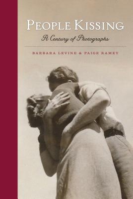 People Kissing: A Century of Photographs (Vintage snapshots and postcards, a great gift for engagements, wedding showers, and anniversaries)