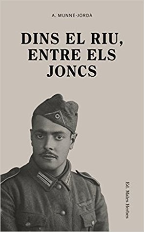 Dins el riu, entre els joncs