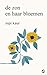 De zon en haar bloemen by Rupi Kaur