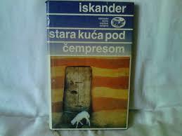 Stara kuća pod čempresom