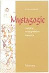 Mystagogie: inwijding in het symbolisch bewustzijn Mystagogie: inwijding in het symbolisch bewustzijn