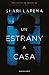Un estrany a casa by Shari Lapena