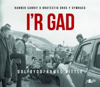 I'r Gad - Hanner Canrif o Brotestio dros y Gymraeg (Paperback)