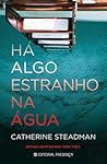 Há algo estranho na água by Catherine Steadman