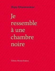Je ressemble à une chambre noire (Paperback)