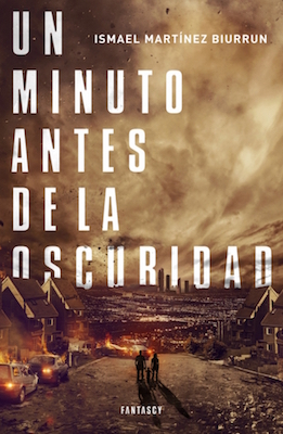 Portada de Un minuto antes de la oscuridad, de Ismael Martínez Biurrun