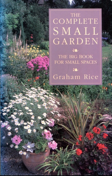 The Complete Small Garden: Th Big Book for Small Spaces (Paperback)
