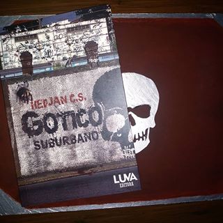Gótico Suburbano (Paperback)