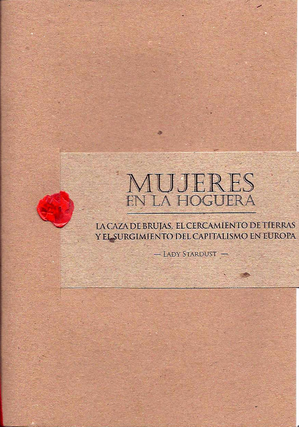 Mujeres en la hoguera: La caza de brujas, el cercamiento de tierras y el surgimiento del capitalismo en Europa (Mass Market Paperback)