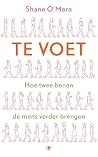 Te voet. Hoe twee...