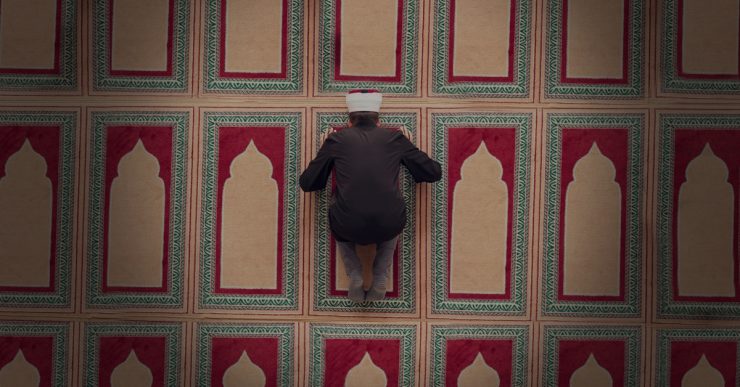 Why Does God Ask People to Worship Him? (Unknown Binding)