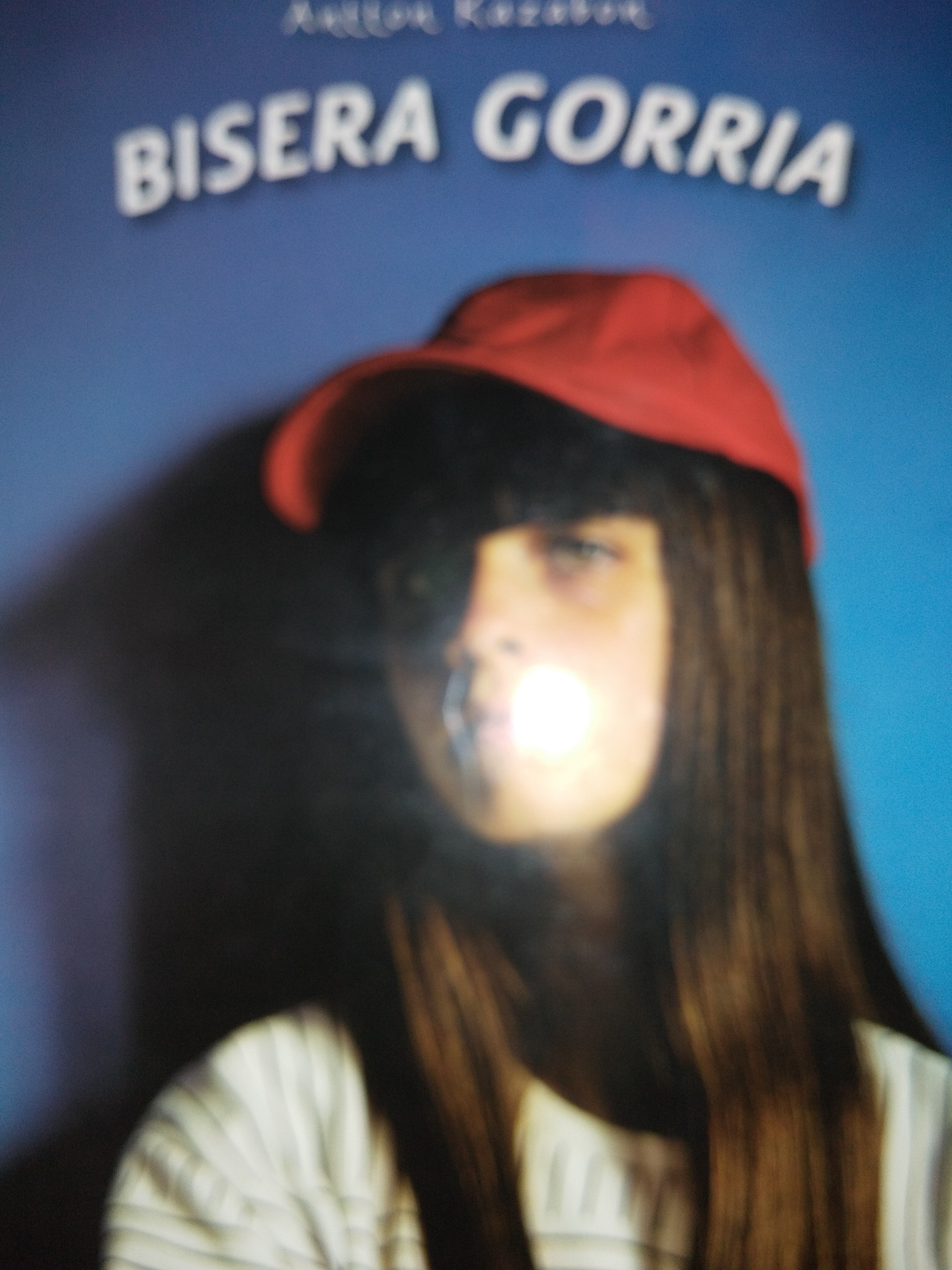 Bisera Gorria (Paperback)