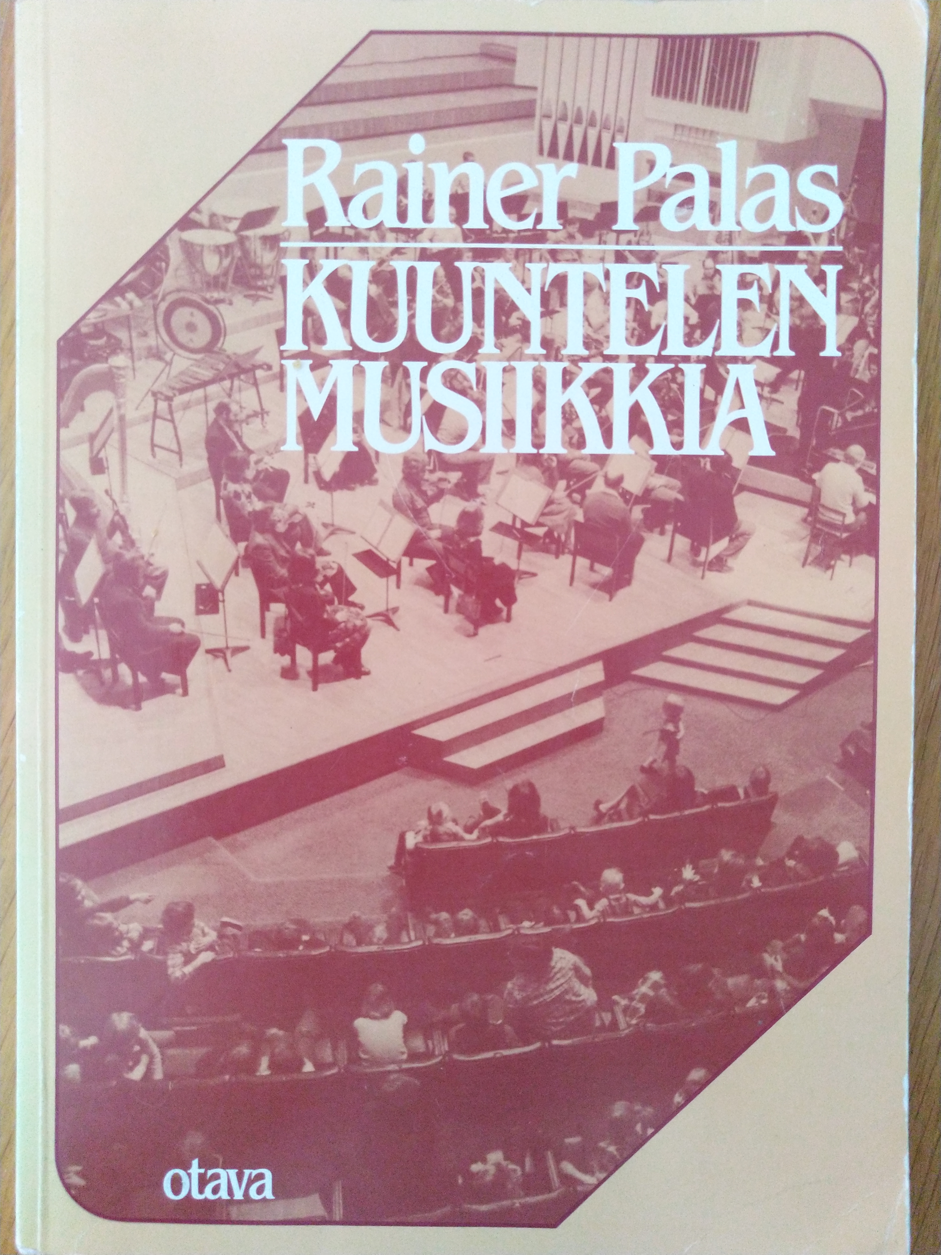 Kuuntelen musiikkia