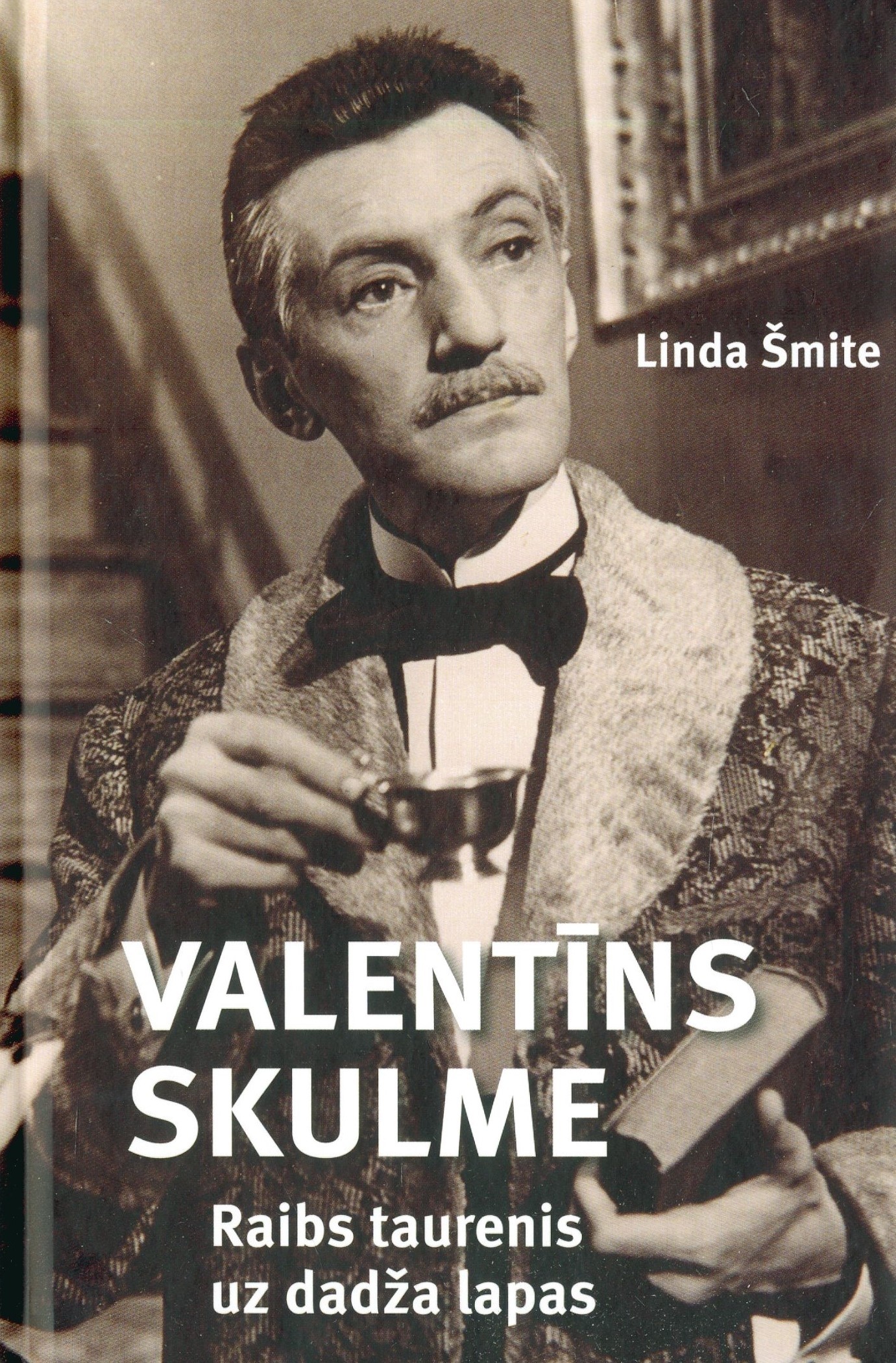 Valentīns Skulme. Raibs taurenis uz dadža lapas