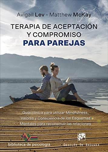 Terapia de Aceptación y Compromiso para parejas. Guía clínica para utilizar Mindfulness, Valores y Consciencia de los Esquemas Mentales para reconstruir las relaciones (Paperback)