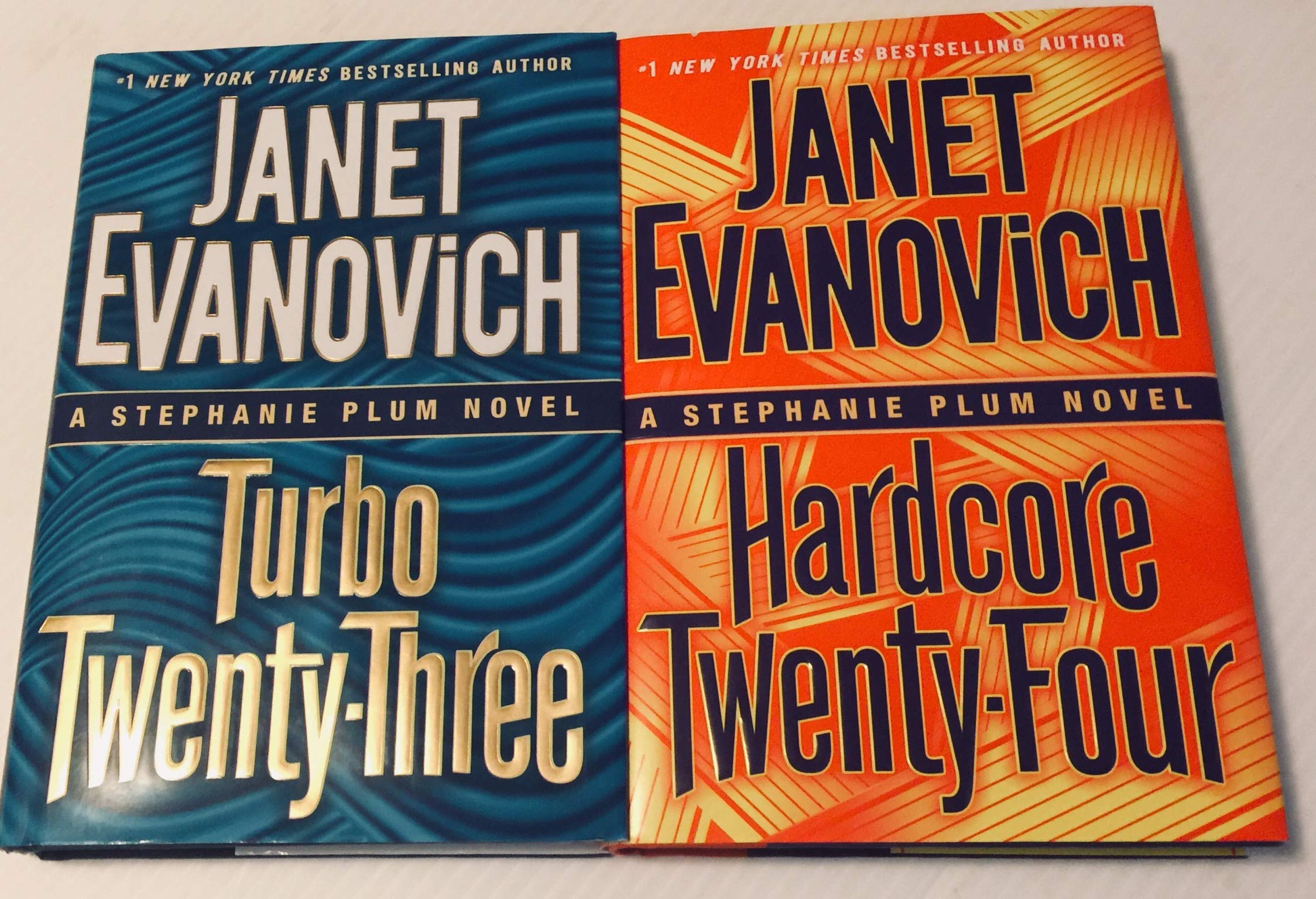 Turbo Twenty-Three / Hardcore Twenty-Four (Stephanie Plum #23-24)