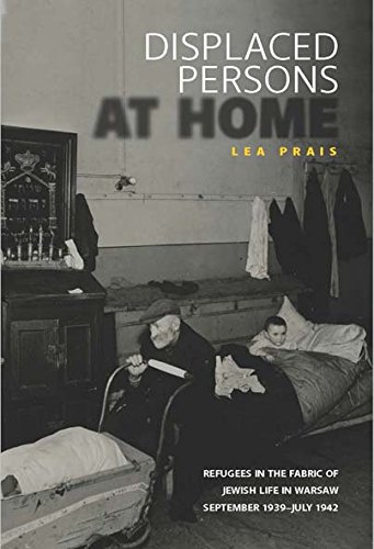Displaced Persons at Home - Refugees in the Fabric of Jewish Life in Warsaw, September 1939 - July 1942 (Hardcover)