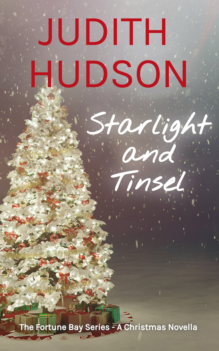 Starlight and Tinsel: A Small Town Christmas Novella (The Fortune Bay Series)