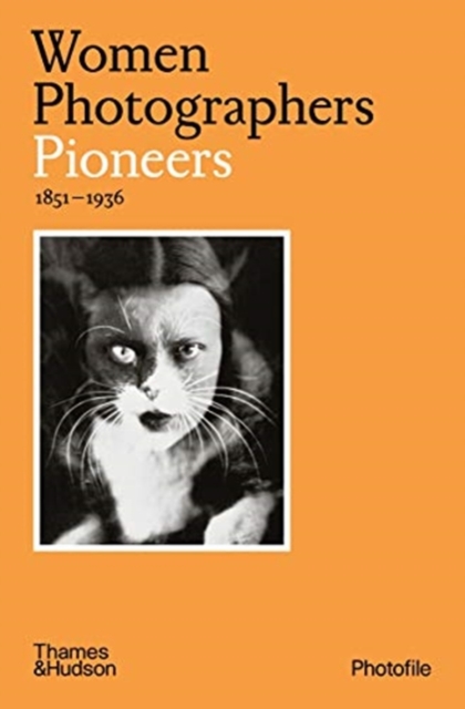 Women Photographers: Pioneers (Paperback)
