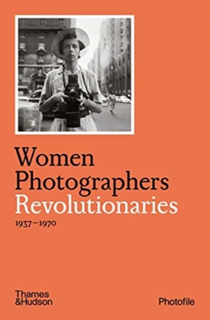 Women Photographers: Revolutionaries (Paperback)