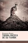 Tierra fresca de su tumba by Giovanna Rivero
