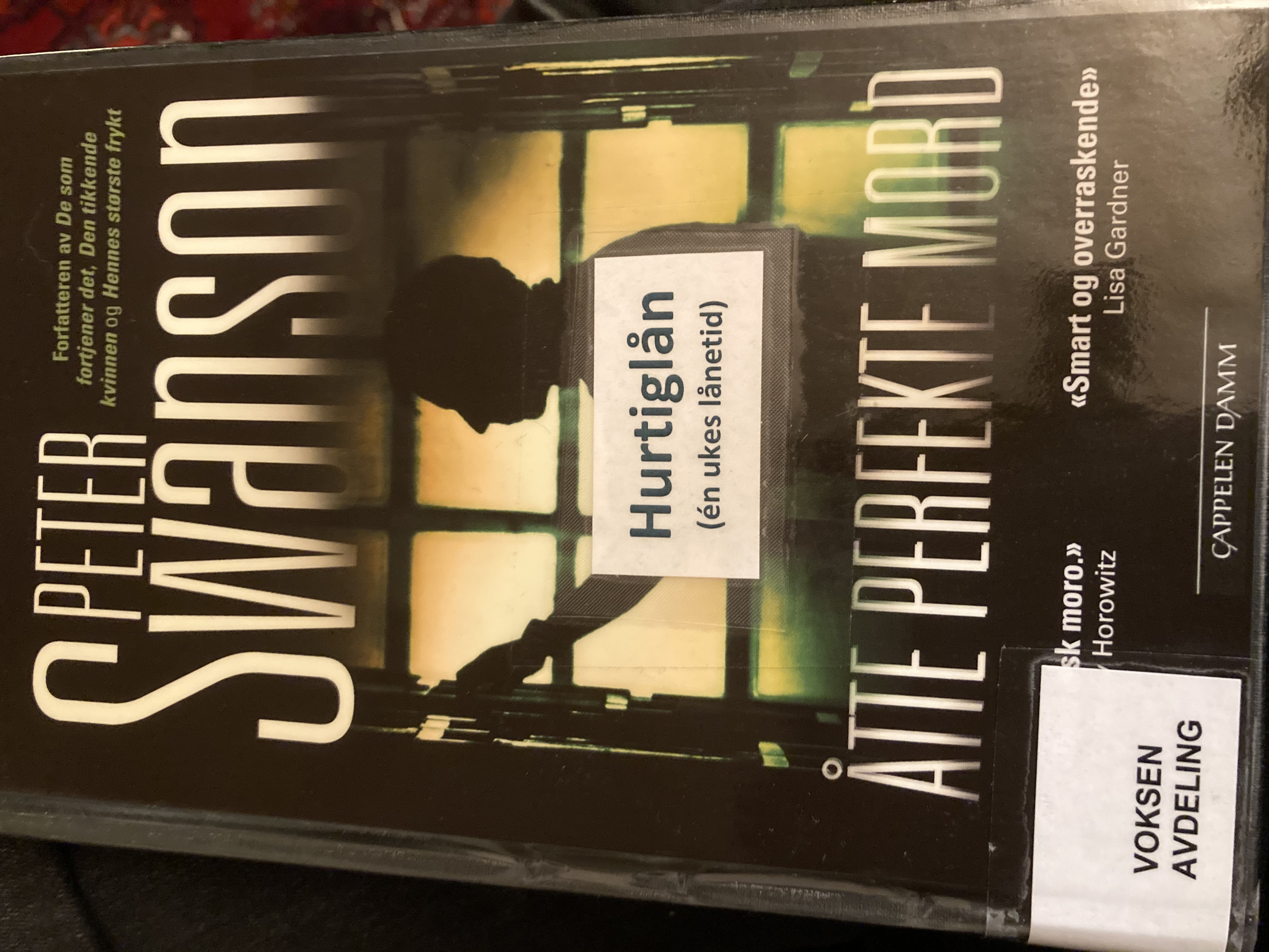 Åtte perfekte mord (Malcolm Kershaw, #1)