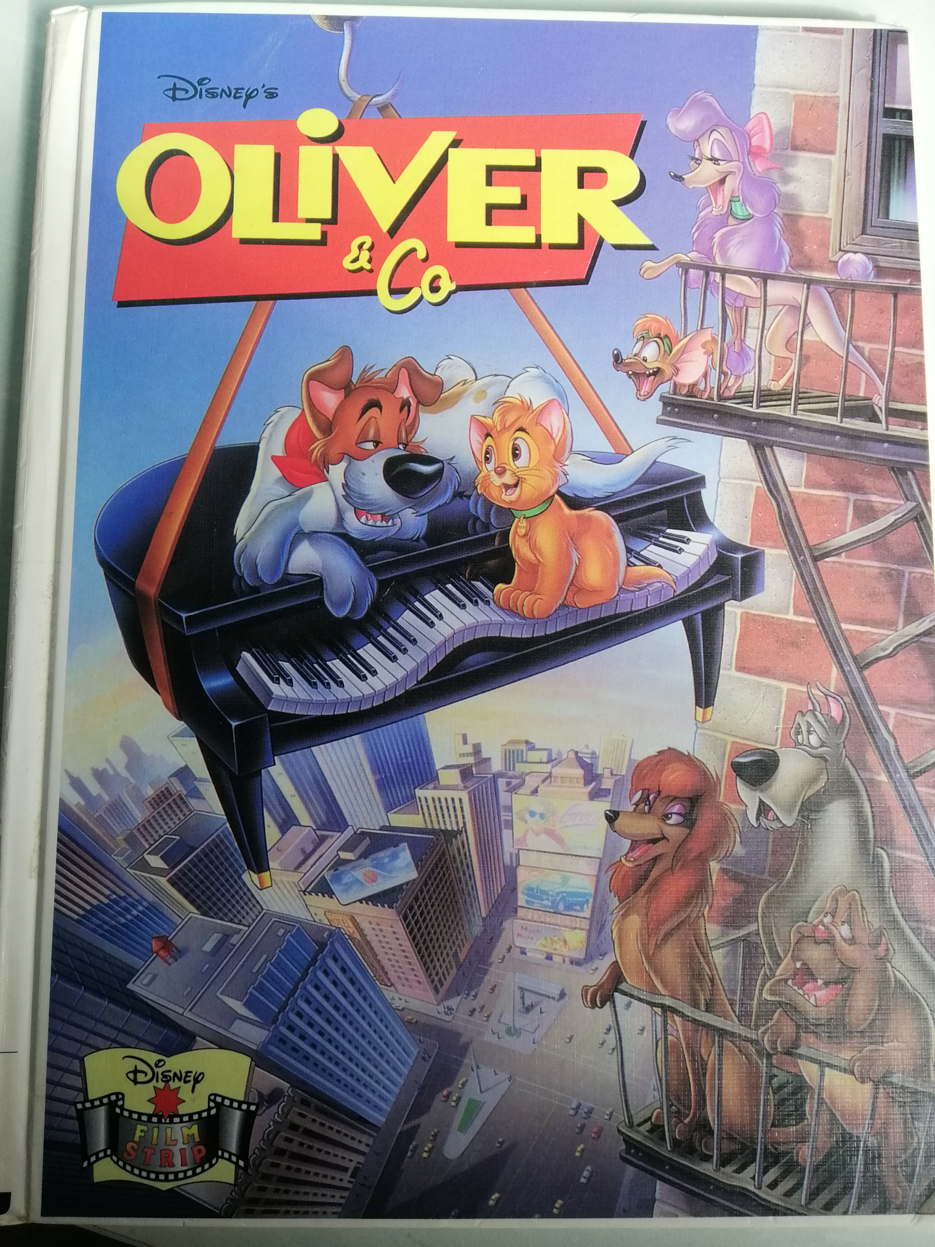 Disney's Oliver & Co (Disney Film Strips, #23)