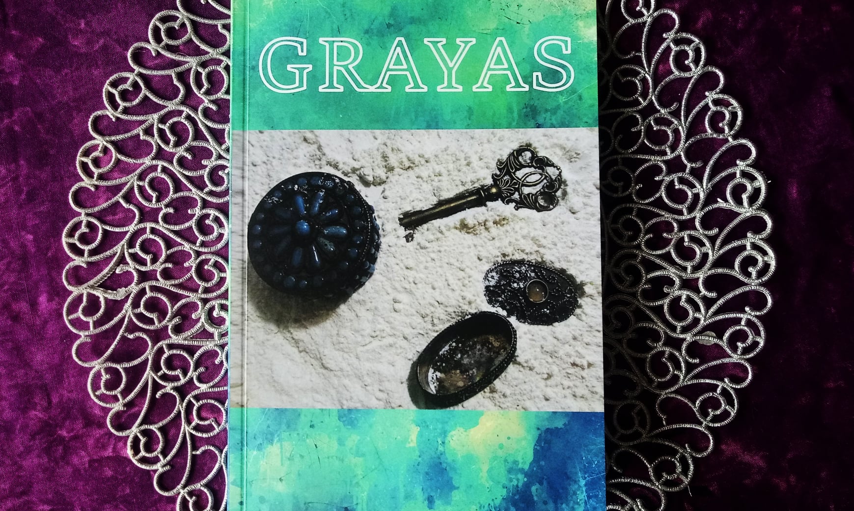 Grayas