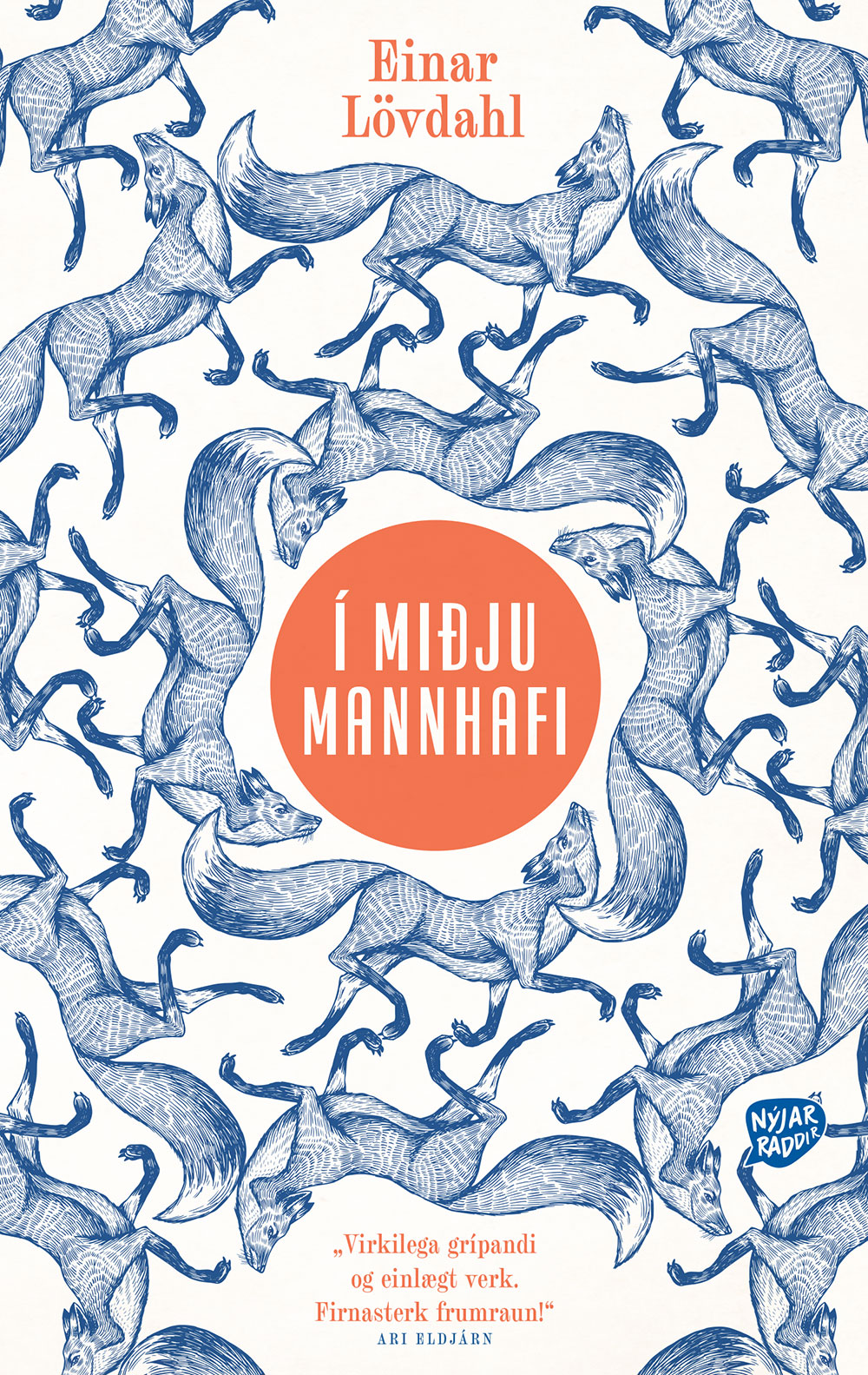 Í miðju mannhafi (Paperback)