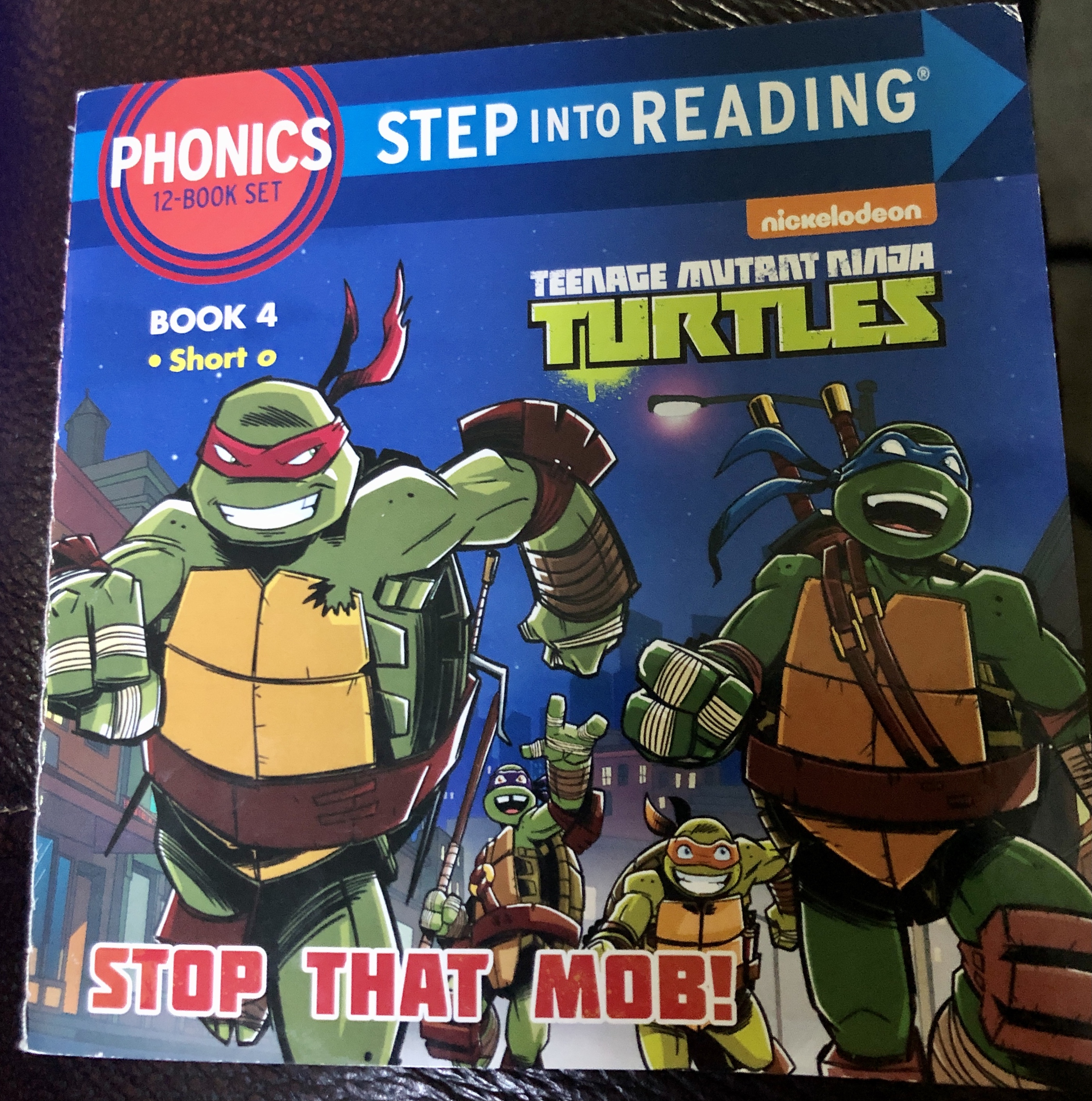Stop That Mob! (Step Into Reading: Phonics - Teenage Mutant Ninja Turtles, #4)