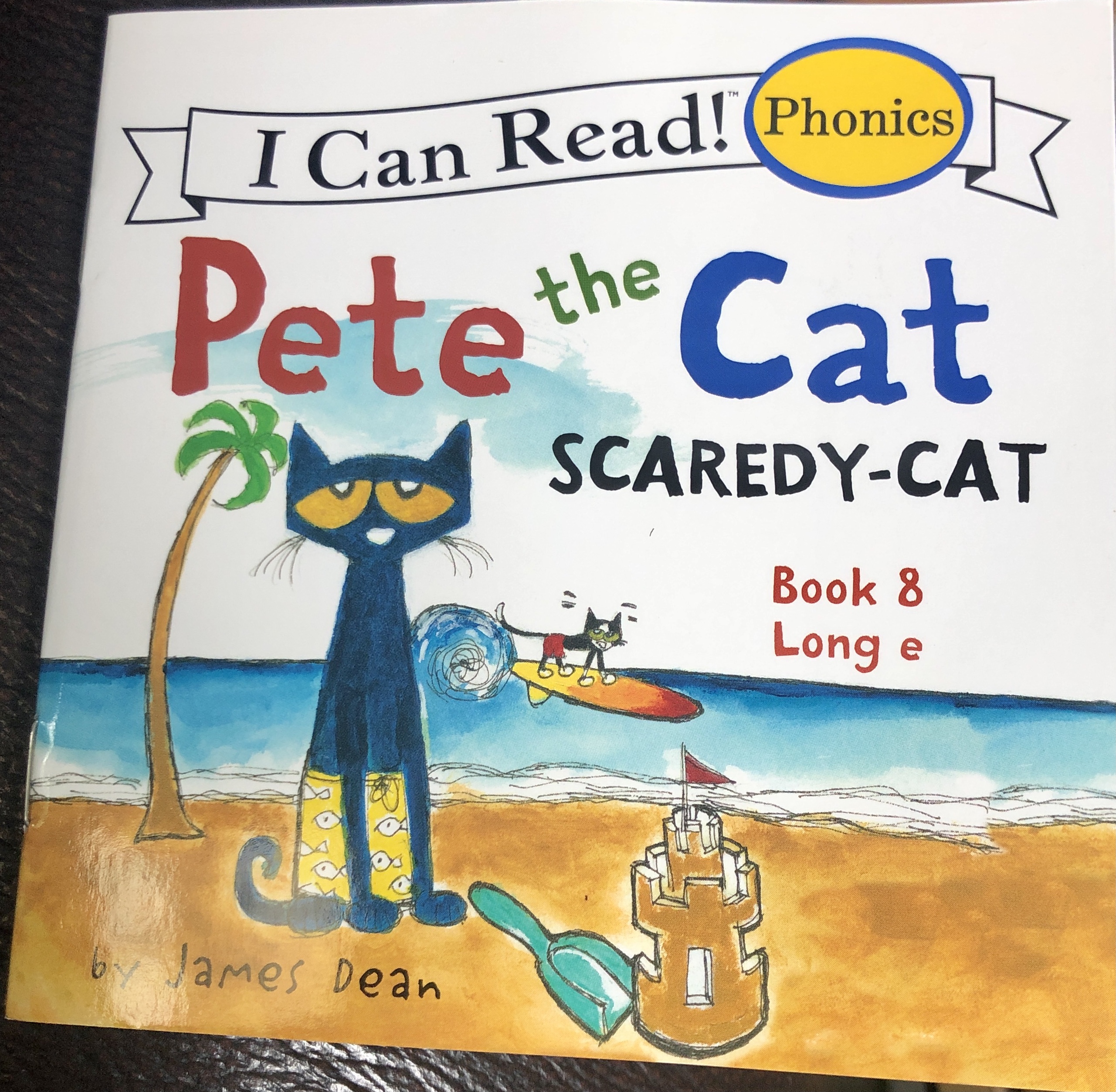 Scaredy-Cat (Pete The Cat) (I Can Read! Phonics, #8)