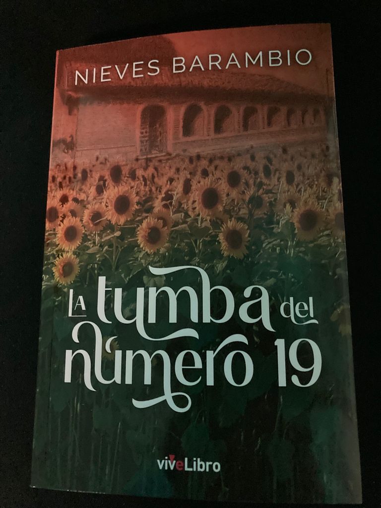 Portada de La tumba del número 19, de Nieves Barambio