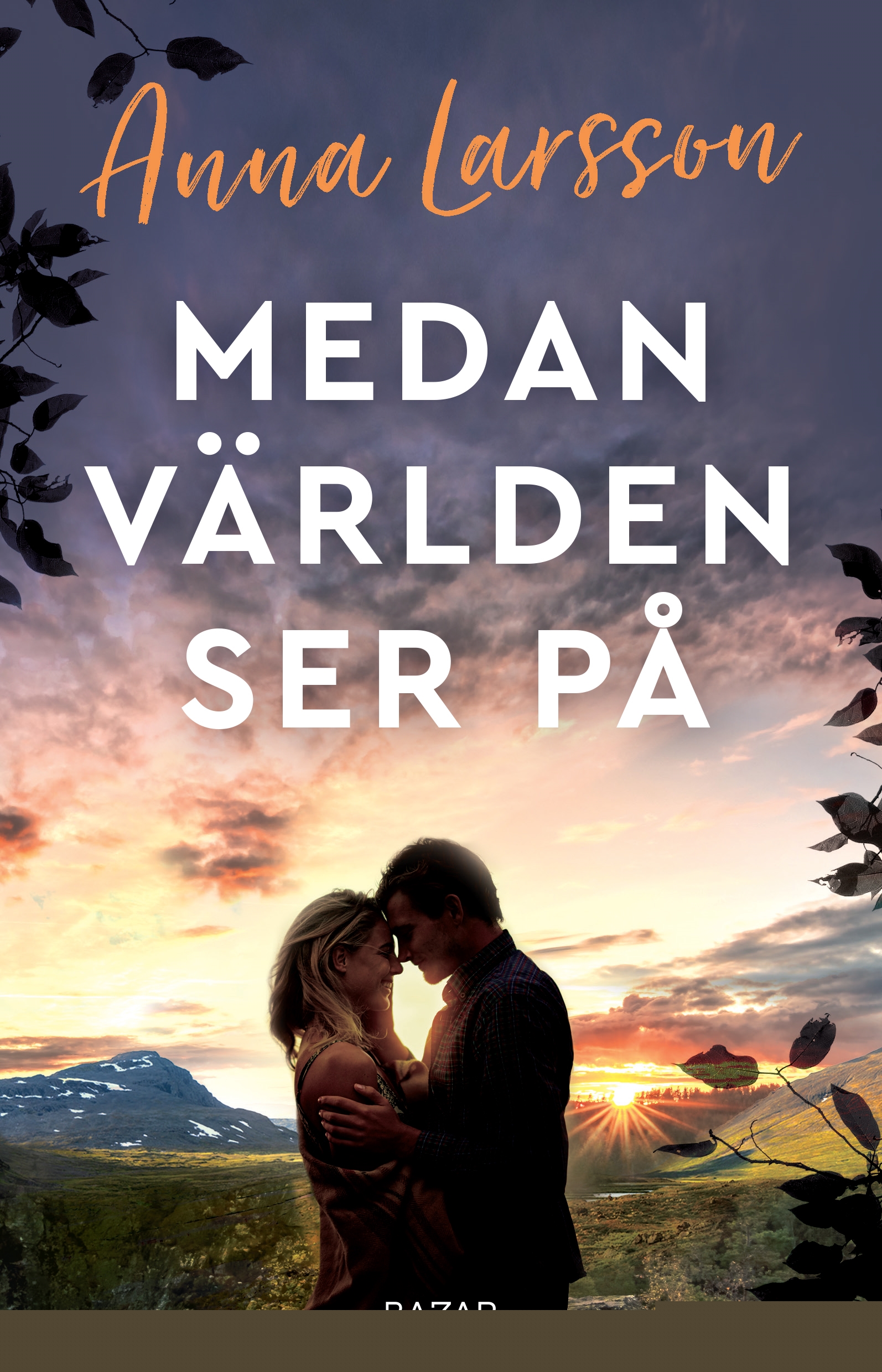 Medan världen ser på (Hardcover)