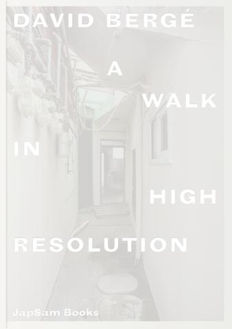 A Walk In High Resolution (Paperback)