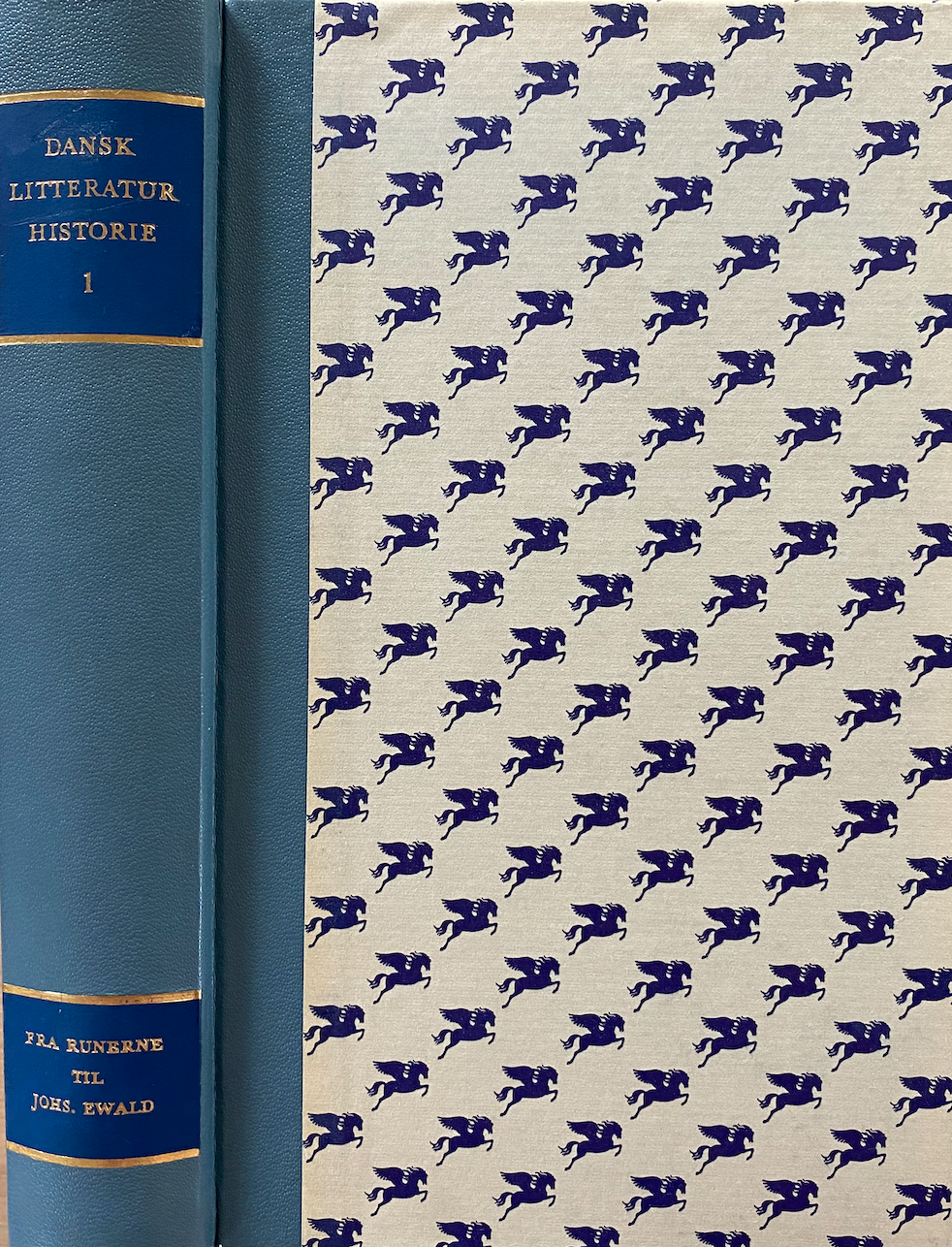 Dansk Litteratur Historie Bind 1: Fra Runerne til Johannes Ewald (Dansk Litteratur Historie, #1)